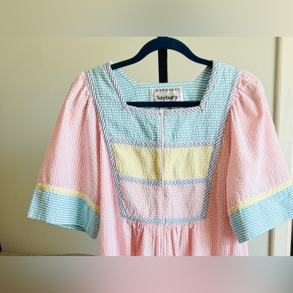 Vintage 1980’s Housecoat Seersucker Pastels Saybury.
#oo1 - Picture 2 of 6